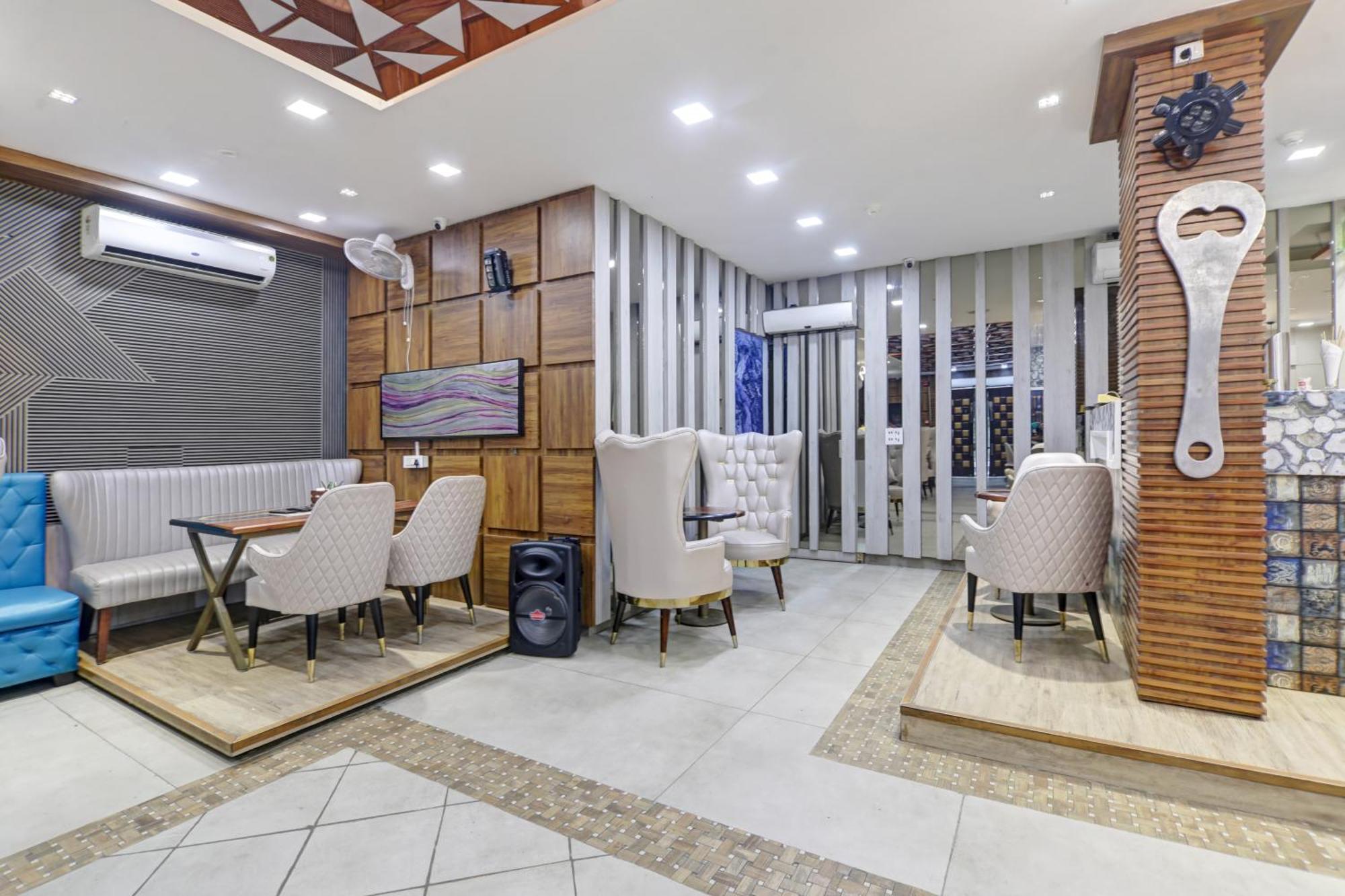 Status By Hotel The Emporio Ghaziabad Zewnętrze zdjęcie
