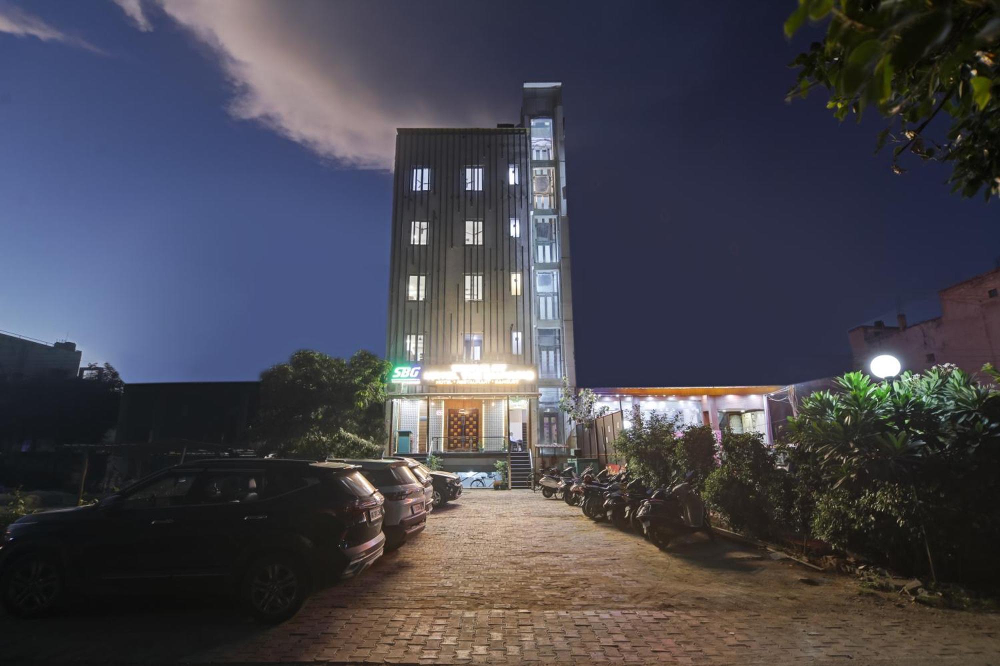 Status By Hotel The Emporio Ghaziabad Zewnętrze zdjęcie