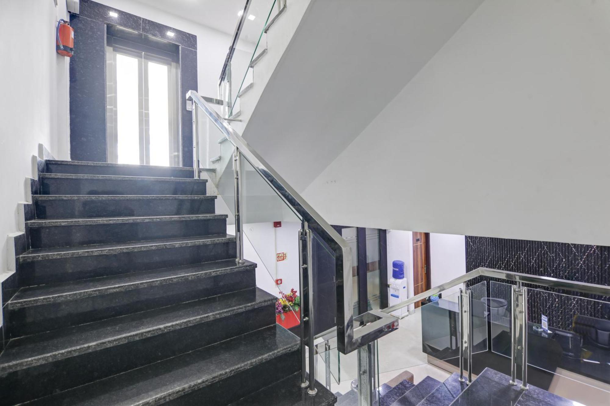 Status By Hotel The Emporio Ghaziabad Zewnętrze zdjęcie