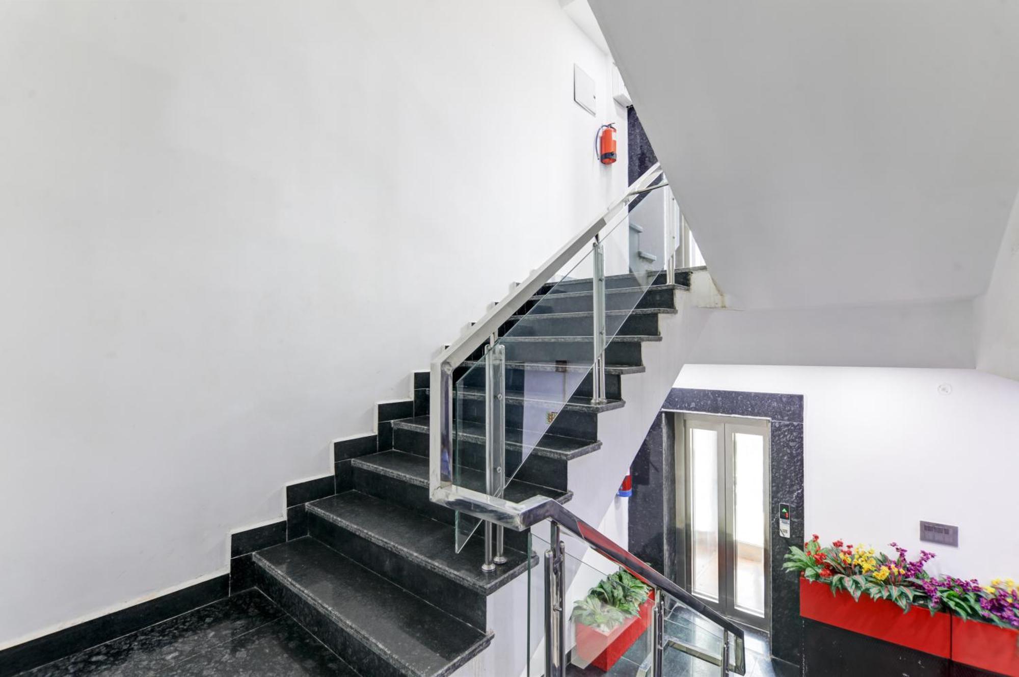 Status By Hotel The Emporio Ghaziabad Zewnętrze zdjęcie