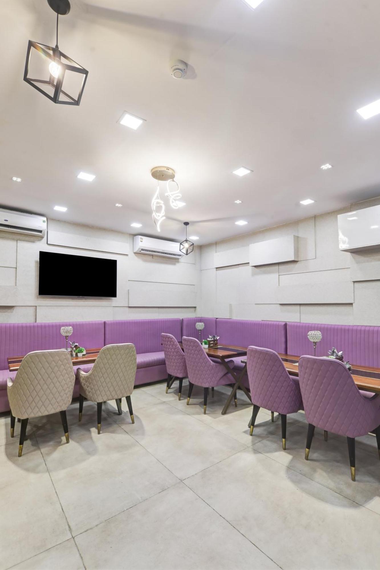 Status By Hotel The Emporio Ghaziabad Zewnętrze zdjęcie