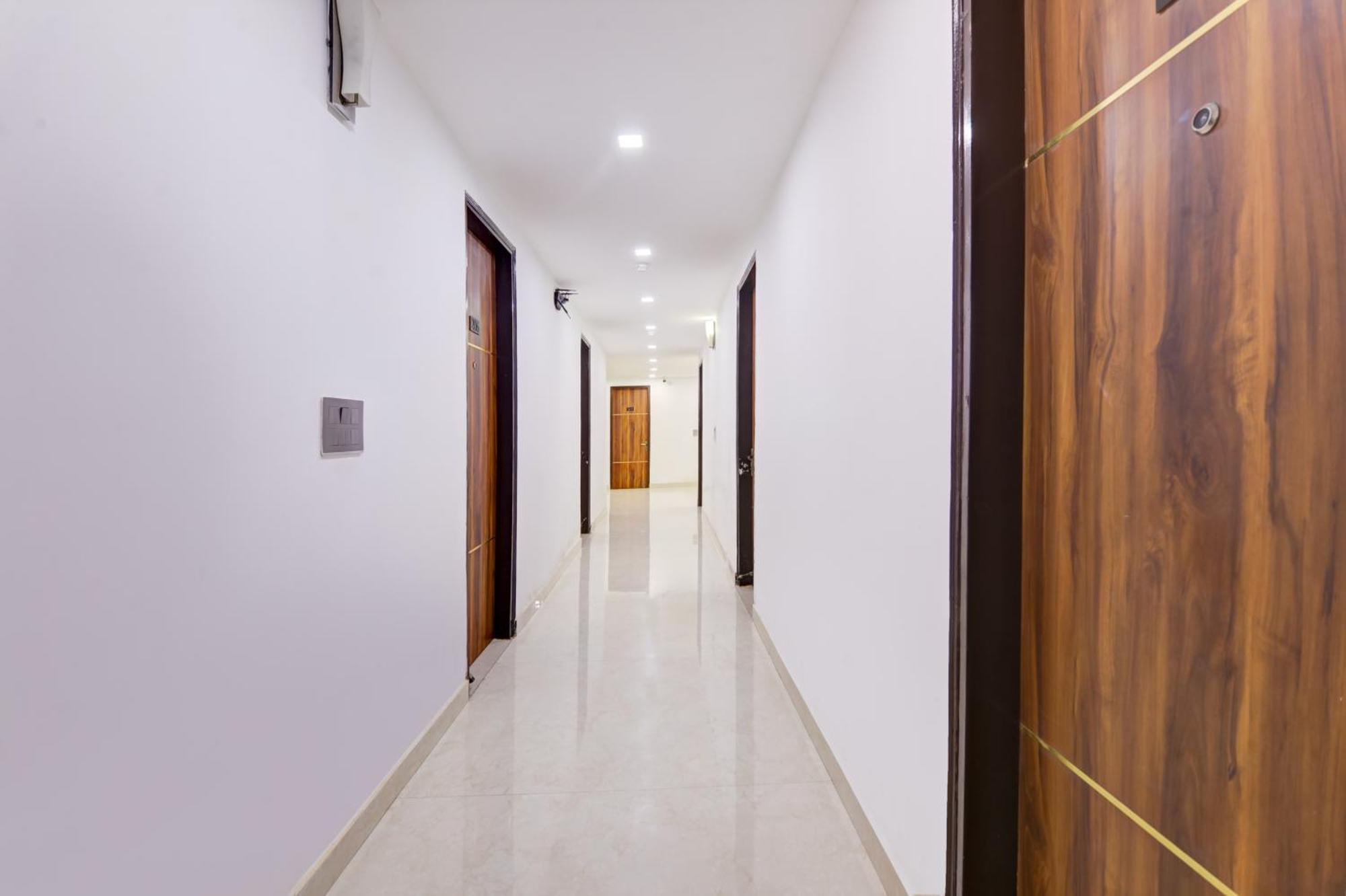 Status By Hotel The Emporio Ghaziabad Zewnętrze zdjęcie