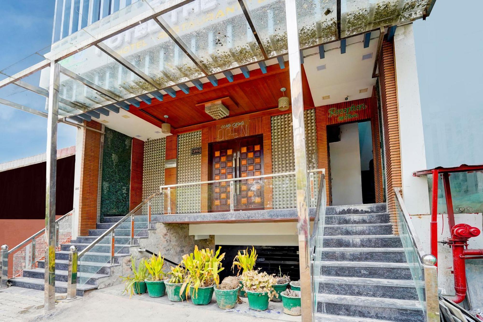 Status By Hotel The Emporio Ghaziabad Zewnętrze zdjęcie